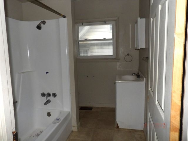 920 ADAMS STREET, New Castle, PA 16101