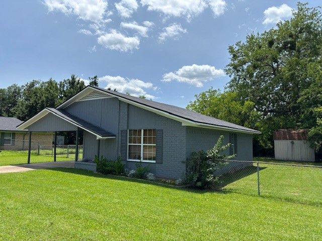 100 Lynn Lane, Mount Vernon, TX 75457