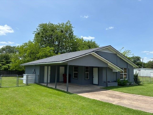100 Lynn Lane, Mount Vernon, TX 75457