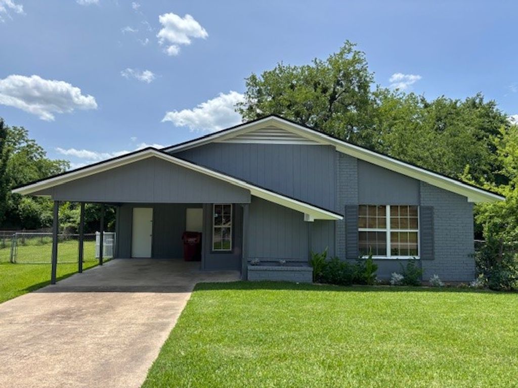 100 Lynn Lane, Mount Vernon, TX 75457