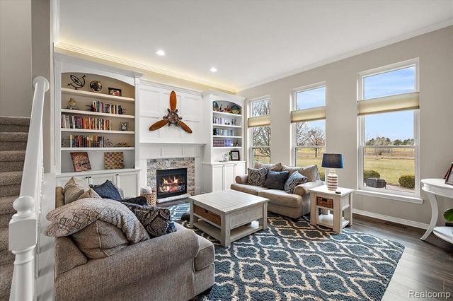 328 Franklin Lake Circle, Oxford, MI 48371