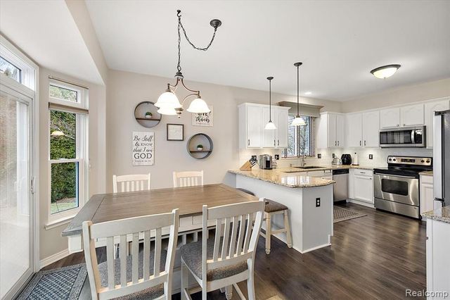 328 Franklin Lake Circle, Oxford, MI 48371