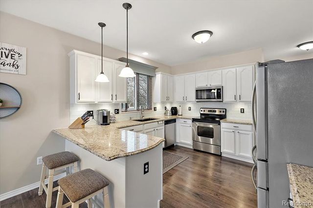 328 Franklin Lake Circle, Oxford, MI 48371