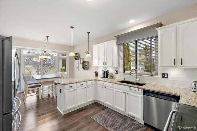 328 Franklin Lake Circle, Oxford, MI 48371