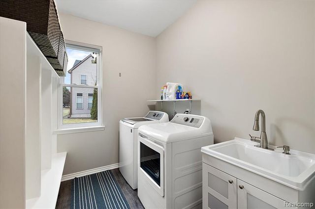 328 Franklin Lake Circle, Oxford, MI 48371