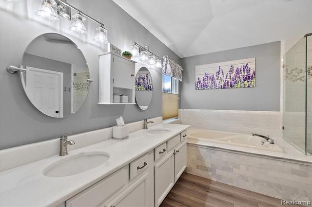 328 Franklin Lake Circle, Oxford, MI 48371