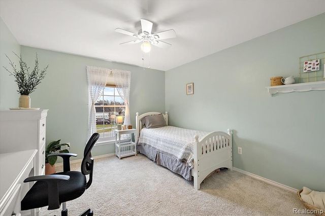 328 Franklin Lake Circle, Oxford, MI 48371