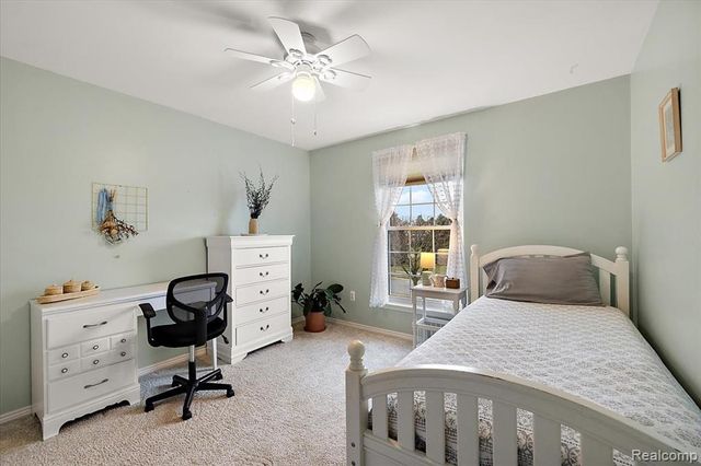 328 Franklin Lake Circle, Oxford, MI 48371