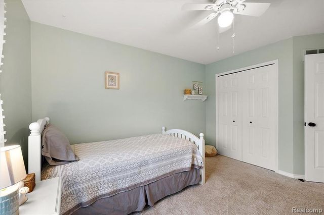 328 Franklin Lake Circle, Oxford, MI 48371