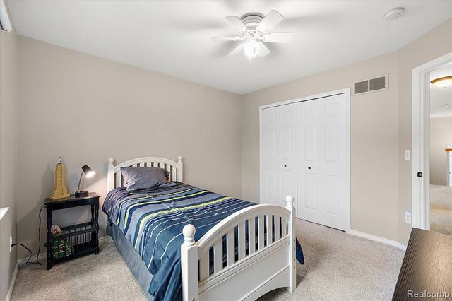 328 Franklin Lake Circle, Oxford, MI 48371