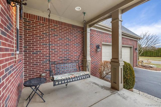 328 Franklin Lake Circle, Oxford, MI 48371