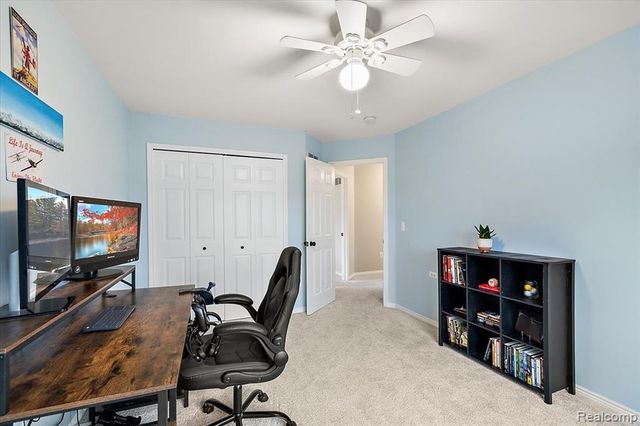 328 Franklin Lake Circle, Oxford, MI 48371