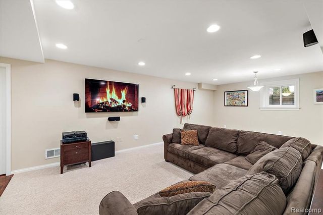 328 Franklin Lake Circle, Oxford, MI 48371