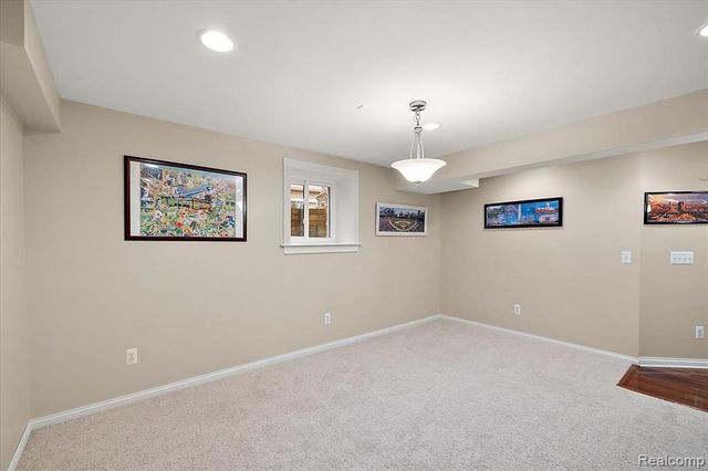 328 Franklin Lake Circle, Oxford, MI 48371