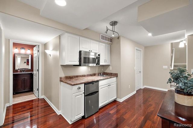 328 Franklin Lake Circle, Oxford, MI 48371