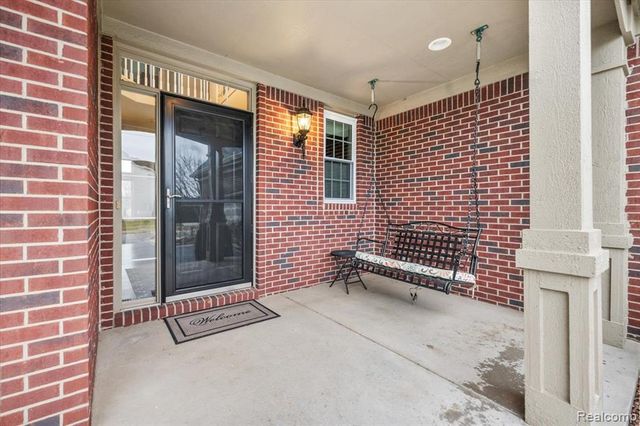 328 Franklin Lake Circle, Oxford, MI 48371