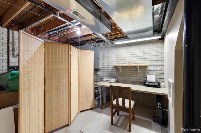 328 Franklin Lake Circle, Oxford, MI 48371