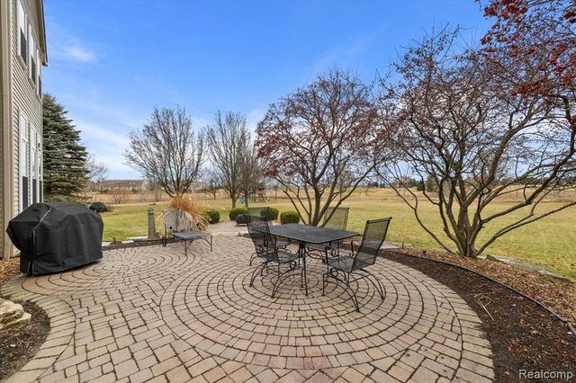 328 Franklin Lake Circle, Oxford, MI 48371