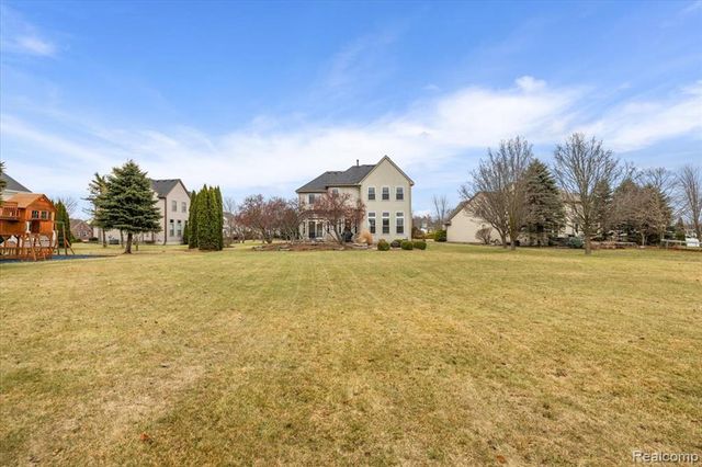 328 Franklin Lake Circle, Oxford, MI 48371