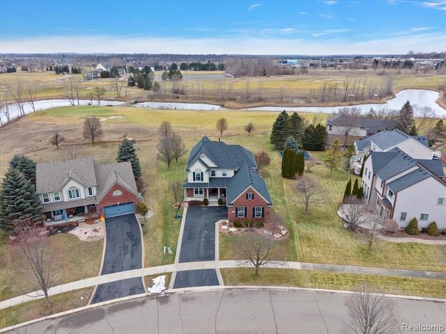328 Franklin Lake Circle, Oxford, MI 48371