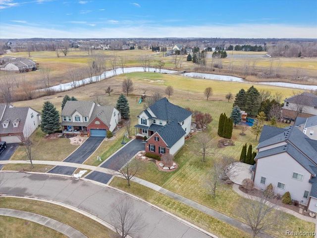 328 Franklin Lake Circle, Oxford, MI 48371