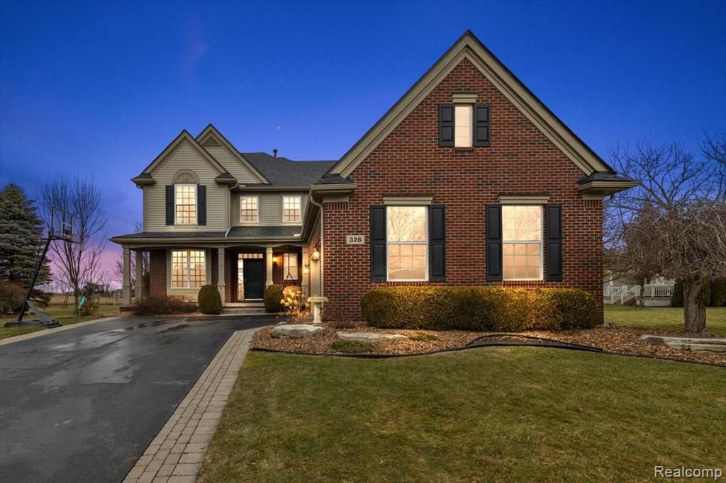 328 Franklin Lake Circle, Oxford, MI 48371