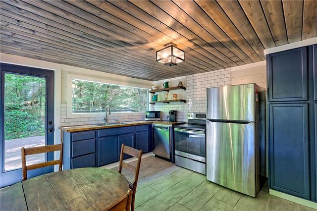 331 Duggan Hill Drive, Clayton, GA 30525