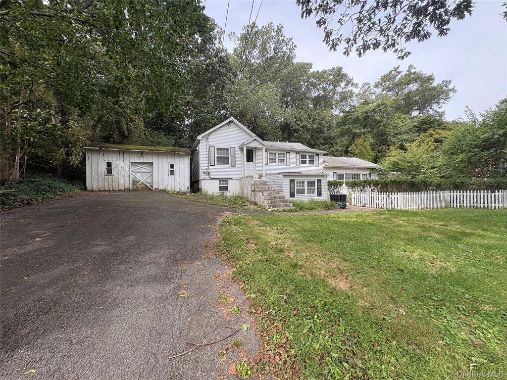 27 Shady Lane, Huntington, NY 11743 — photo 2