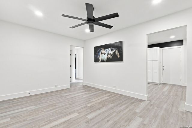 215 Westway Dr, San Antonio, TX 78225