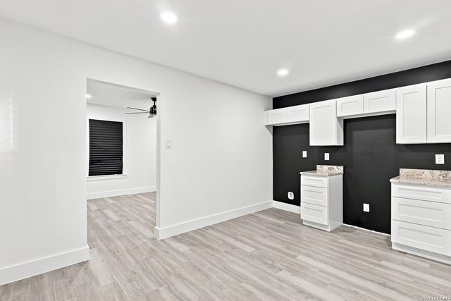 215 Westway Dr, San Antonio, TX 78225