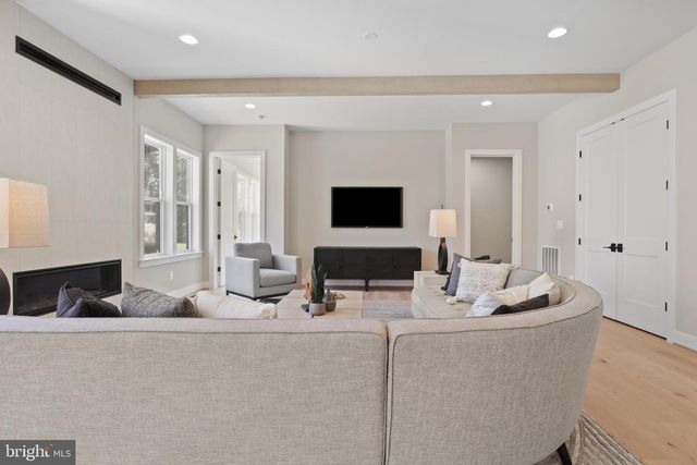 9211 KILMARNOCK DR, Fairfax, VA 22031