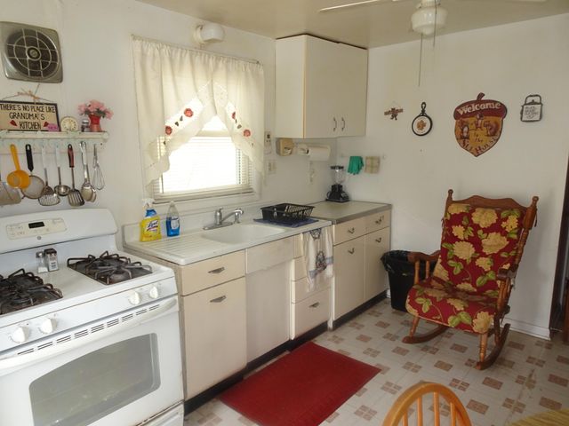 4260 E 190 N, Knox, IN 46534