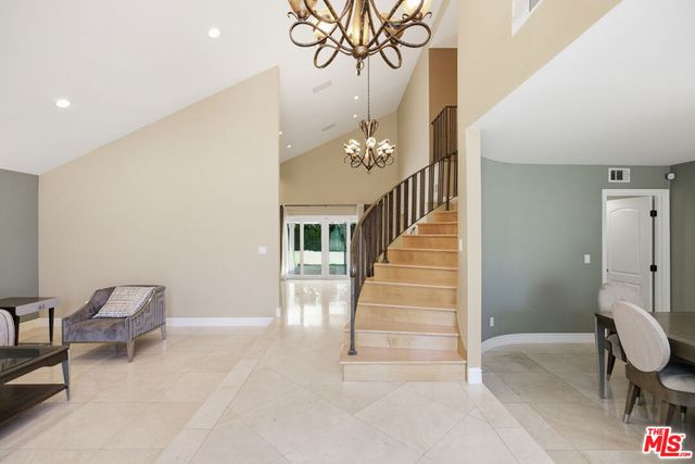 8739 Mclennan Avenue, Los Angeles, CA 91343