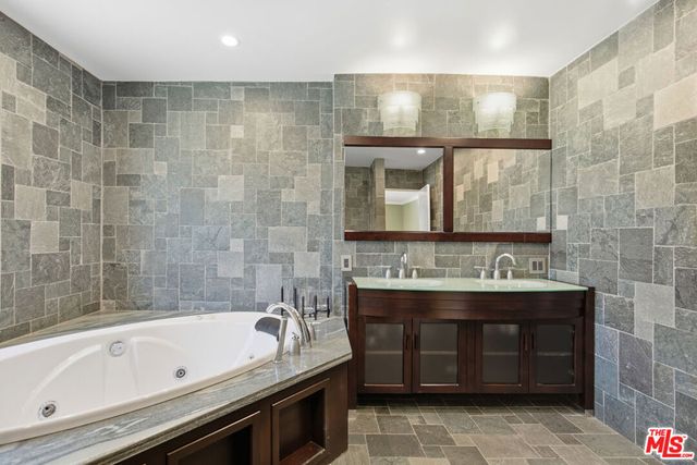 8739 Mclennan Avenue, Los Angeles, CA 91343