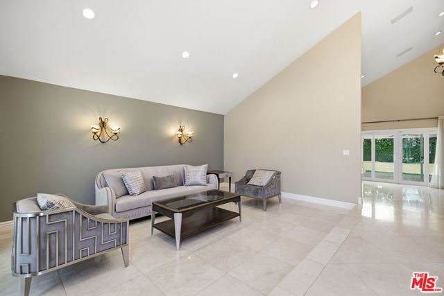 8739 Mclennan Avenue, Los Angeles, CA 91343