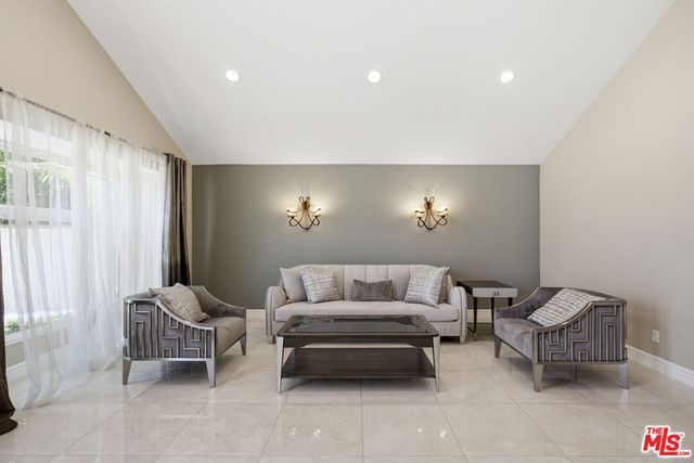 8739 Mclennan Avenue, Los Angeles, CA 91343