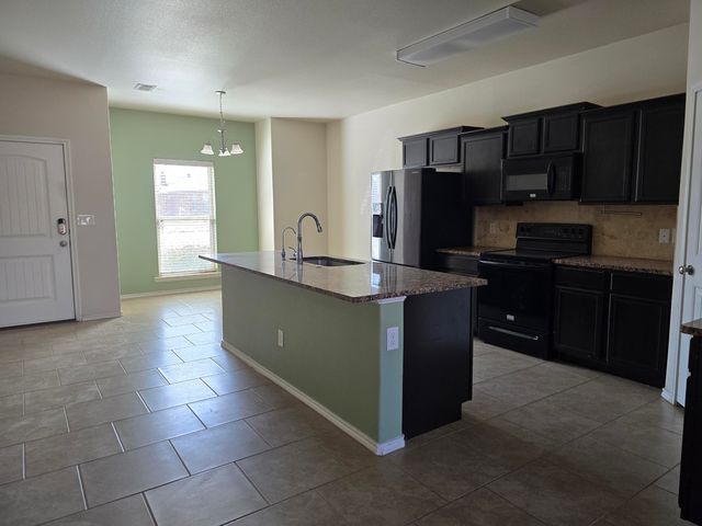 7028 34th Place, Lubbock, TX 79407