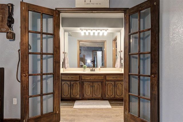 15375 Arrowhead Drive, Yukon, OK 73099