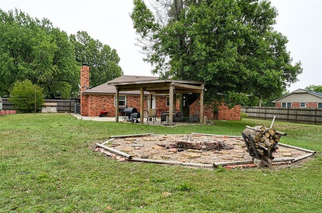 15375 Arrowhead Drive, Yukon, OK 73099