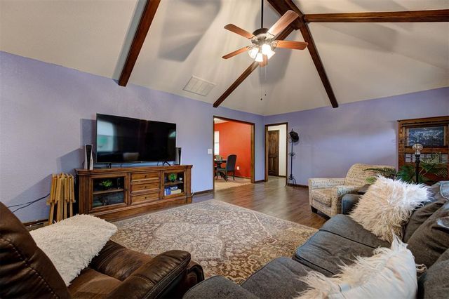 15375 Arrowhead Drive, Yukon, OK 73099