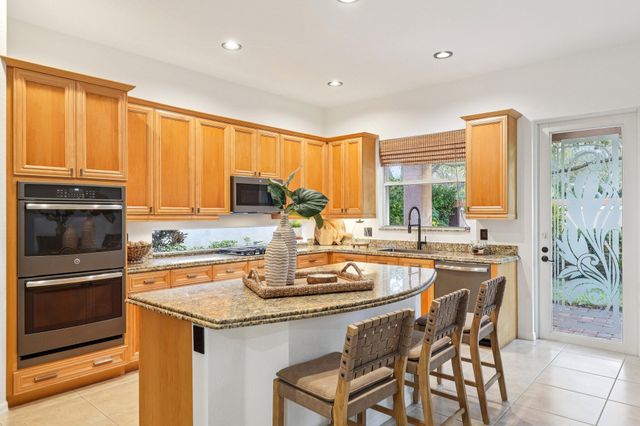 173 Via Condado Way, Palm Beach Gardens, FL 33418