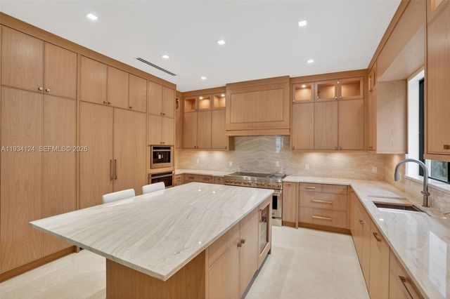 7222 SW 52nd Ct, Miami, FL 33143