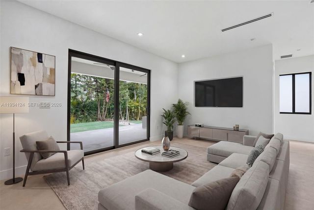 7222 SW 52nd Ct, Miami, FL 33143