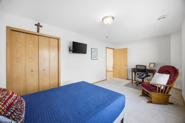 5323 University Drive S D, Fargo, ND 58104