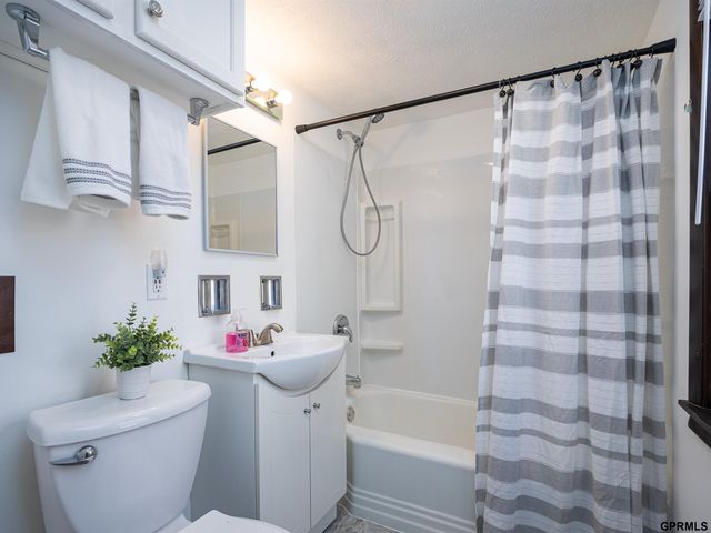 4316 S 37 Street, Omaha, NE 68107