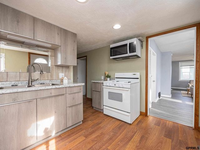 4316 S 37 Street, Omaha, NE 68107