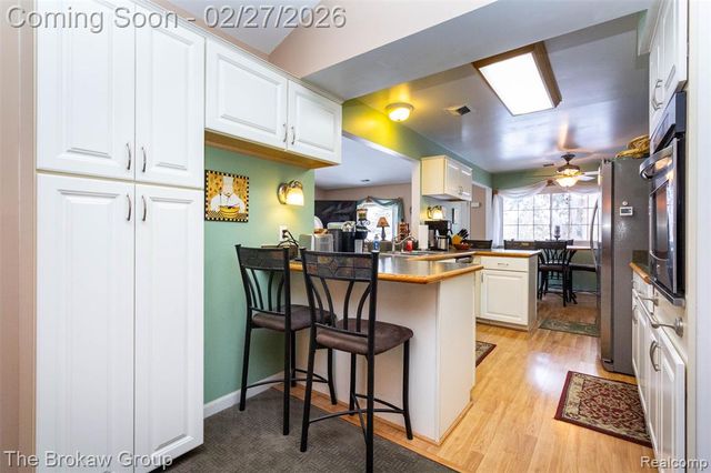 2020 Charnwood Drive, Troy, MI 48098