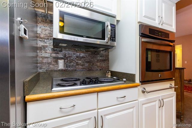 2020 Charnwood Drive, Troy, MI 48098