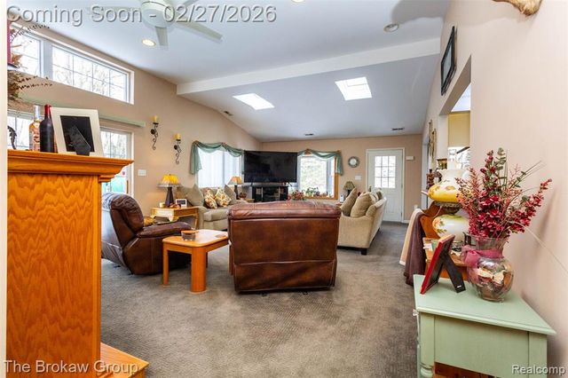 2020 Charnwood Drive, Troy, MI 48098