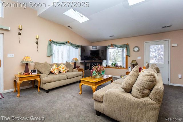 2020 Charnwood Drive, Troy, MI 48098